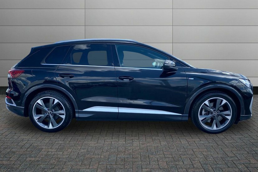 Audi Q4 E Tron 40 S Line Suv 82Kwh 204 Ps Black #4