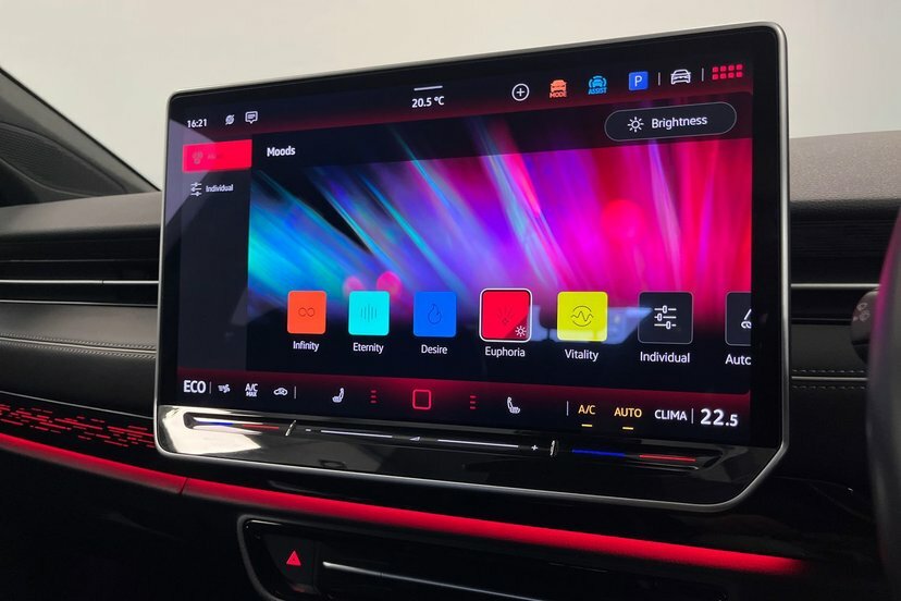 Volkswagen ID.7 210Kw Match Pro S 86Kwh Black #23