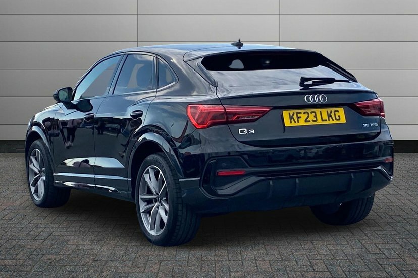 Audi Q3 1.5 Tfsi Cod 35 Black Edition Sportback Black #3