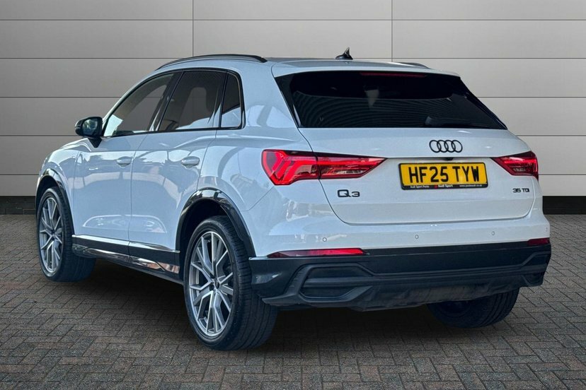 Audi Q3 2.0 Tdi 35 Black Edition Suv S Tronic White #3