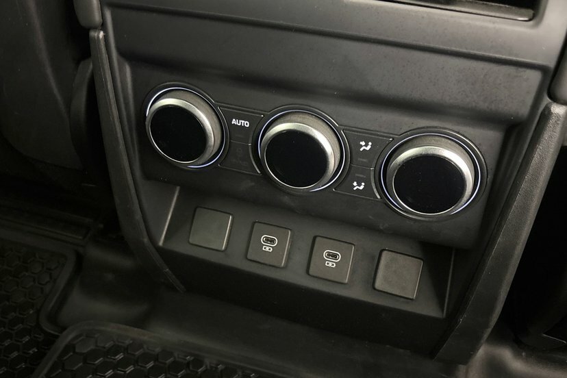 Land Rover Defender 110 3.0 D300 X-dynamic Hse 110 7 Seat Green #38