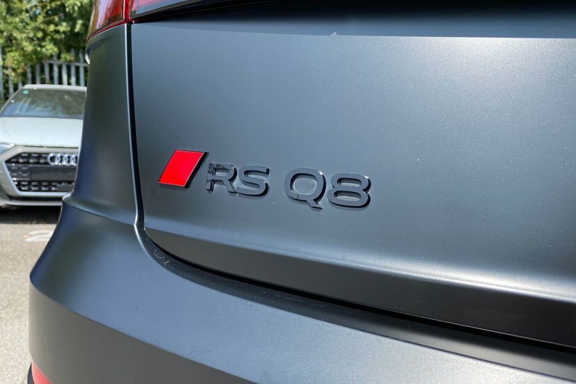 Audi RSQ8 Tfsi 640 Quattro Perform Carbon Black Tiptron White #61