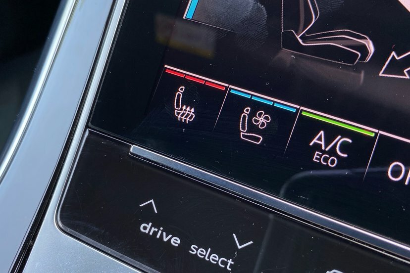 Audi RSQ8 Tfsi 640 Quattro Perform Carbon Black Tiptron White #35