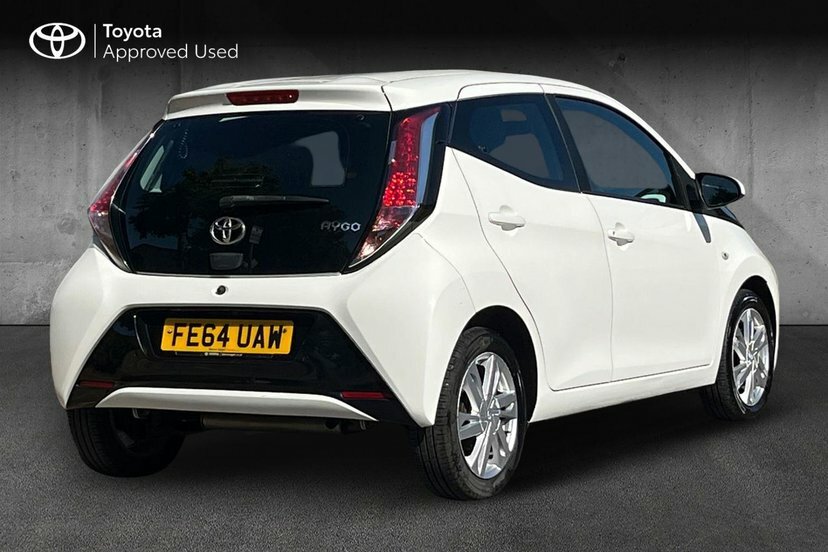 Toyota Aygo 1.0 Vvt-i X-pression Hatchback X-shift FE64UAW White #2