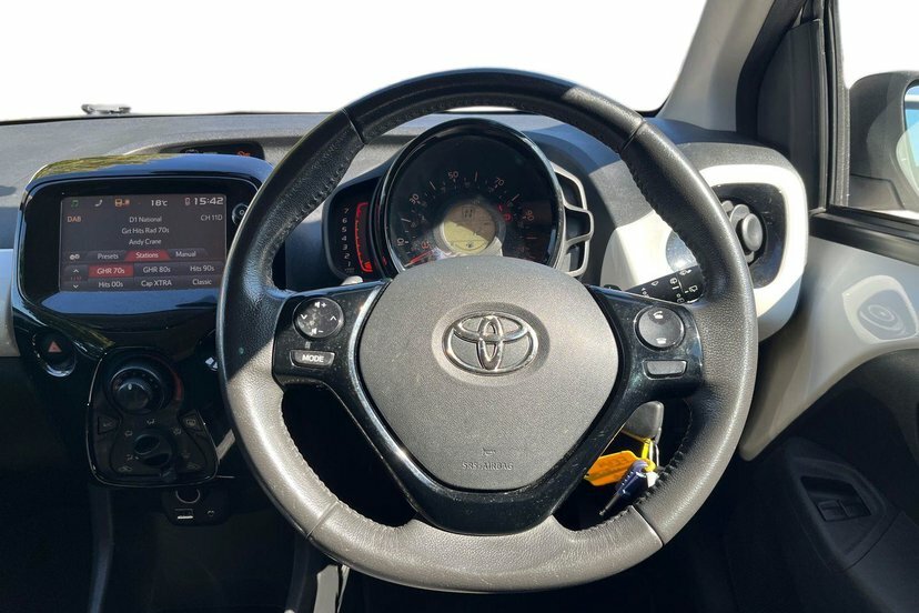 Toyota Aygo 1.0 Vvt-i X-pression Hatchback X-shift FE64UAW White #6
