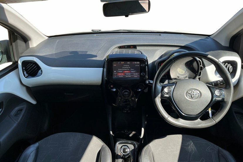 Toyota Aygo 1.0 Vvt-i X-pression Hatchback X-shift FE64UAW White #5