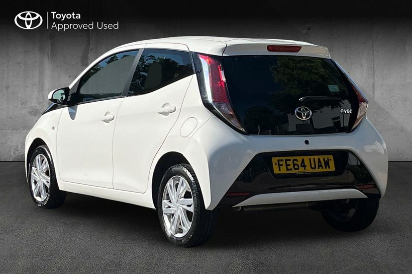 Toyota Aygo 1.0 Vvt-i X-pression Hatchback X-shift FE64UAW White #4