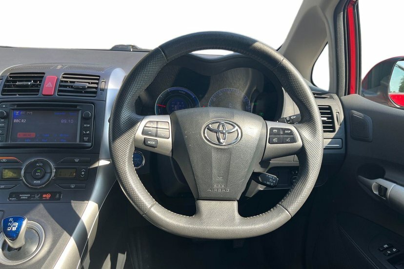 Toyota Auris 1.8 Vvt-h T Spirit Hatchback Hybrid Cvt White #6