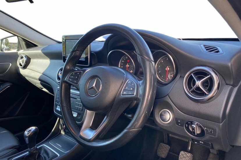Mercedes-Benz GLA Class Gla200 Se Suv Black #5