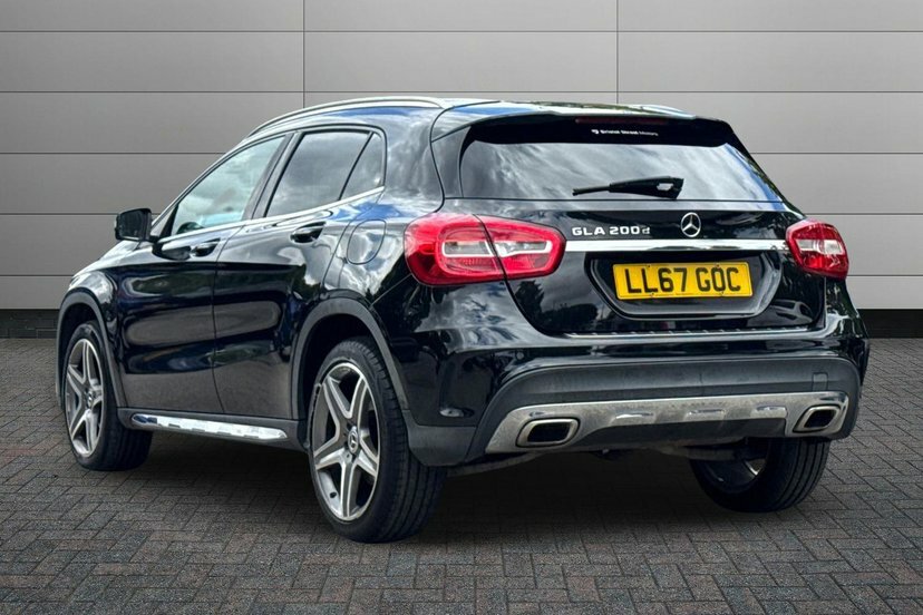 Mercedes-Benz GLA Class 2.1 Gla200d Amg Line Suv 7G-dct 136 Ps Black #2