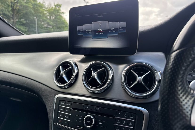 Mercedes-Benz GLA Class 2.1 L 2.1 D Se 7G-dct Euro 6 Ss Silver #26