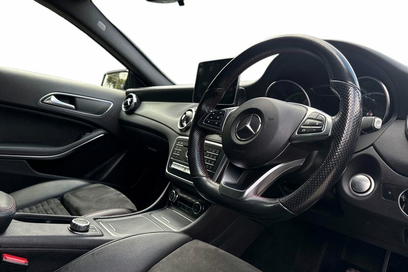 Mercedes-Benz GLA Class 2.1 Gla200d Amg Line Suv 7G-dct 136 Ps Black #5