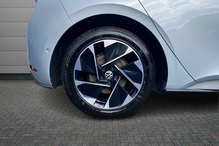 Volkswagen ID.3 Pro 58Kwh Family Hatchback 145 Black #5