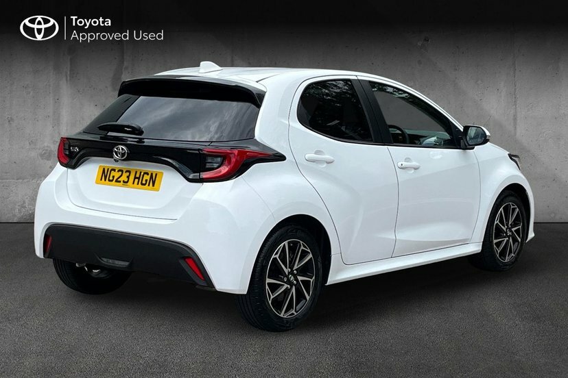 Toyota Yaris 1.5 Vvt-h Design Hatchback Hybrid E-cvt White #2