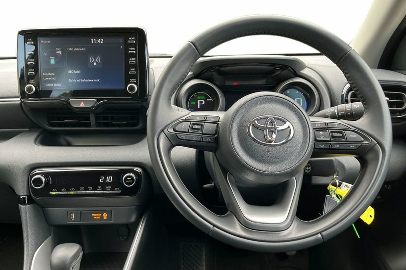 Toyota Yaris 1.5 Vvt-h Design Hatchback Hybrid E-cvt White #6