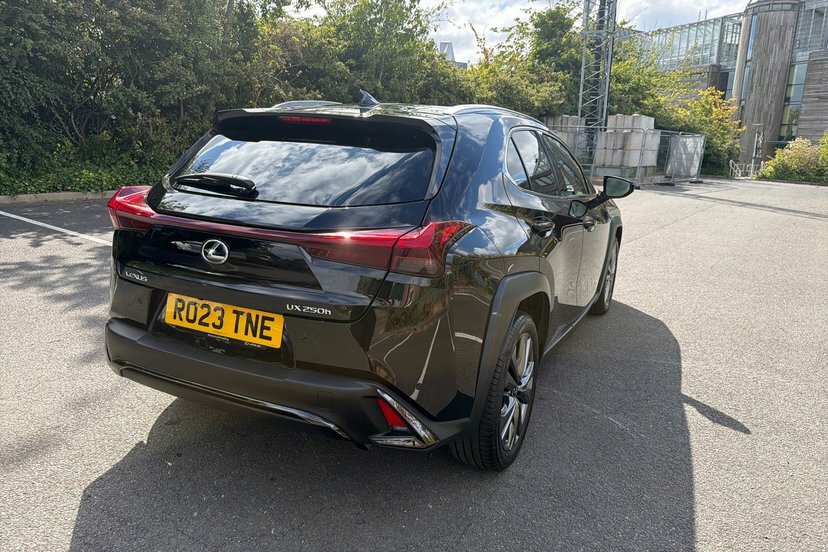 Lexus UX 250H 2.0 F-sport Design Cvt Green #35