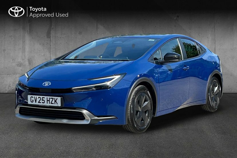 Toyota Prius 2.0 13.6Kwh Design Hatchback Plug-in Hy  #3