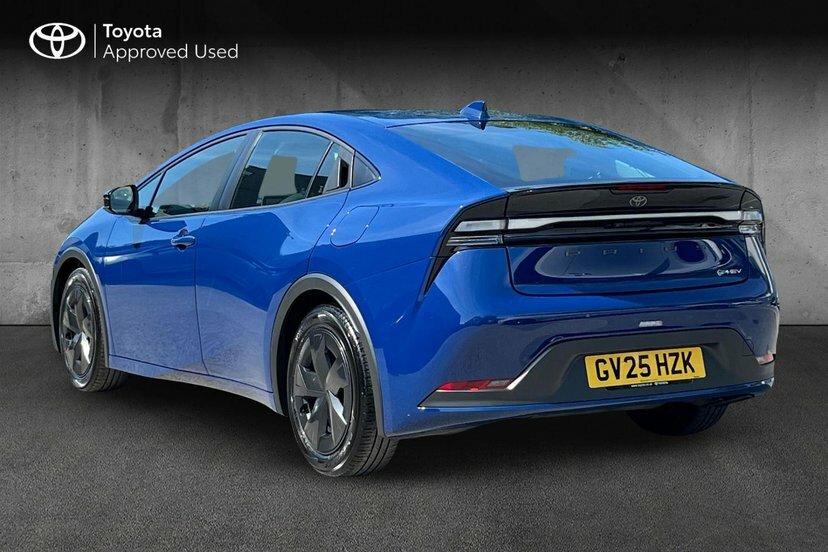 Toyota Prius 2.0 13.6Kwh Design Hatchback Plug-in Hy  #4