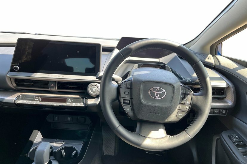 Toyota Prius 2.0 13.6Kwh Design Hatchback Plug-in Hy  #6