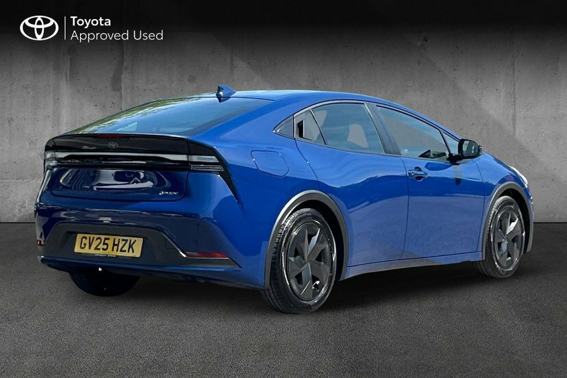 Toyota Prius 2.0 13.6Kwh Design Hatchback Plug-in Hy  #2