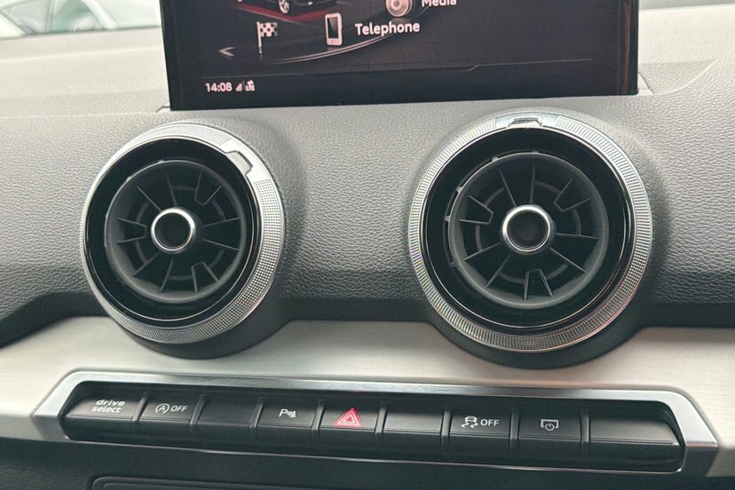 Audi Q2 Audi Q2 Sport 35 Tfsi 150 Ps S Tronic Black #46