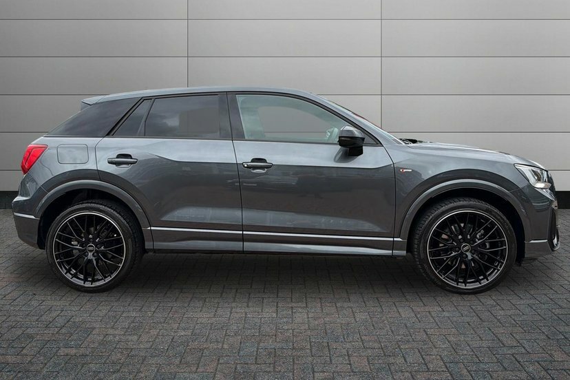 Audi Q2 1.5 Tfsi Cod 35 Black Edition Suv S Tro Grey #4