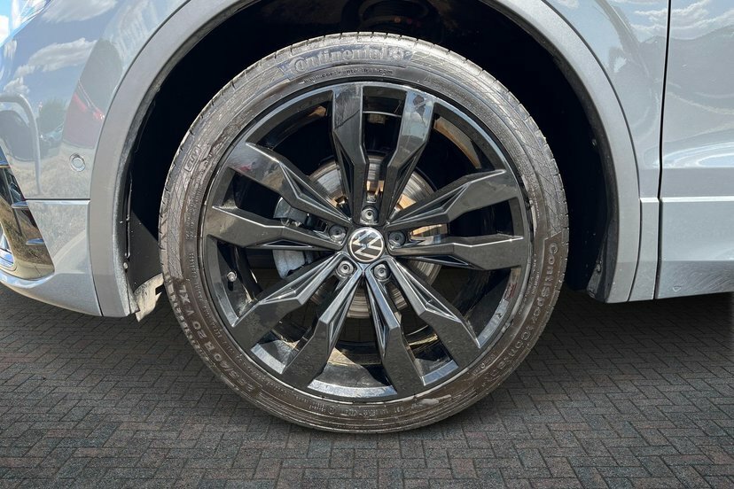 Volkswagen Tiguan 1.5 Tsi Black Edition Suv Dsg 150 Ps VO24UJC Grey #5
