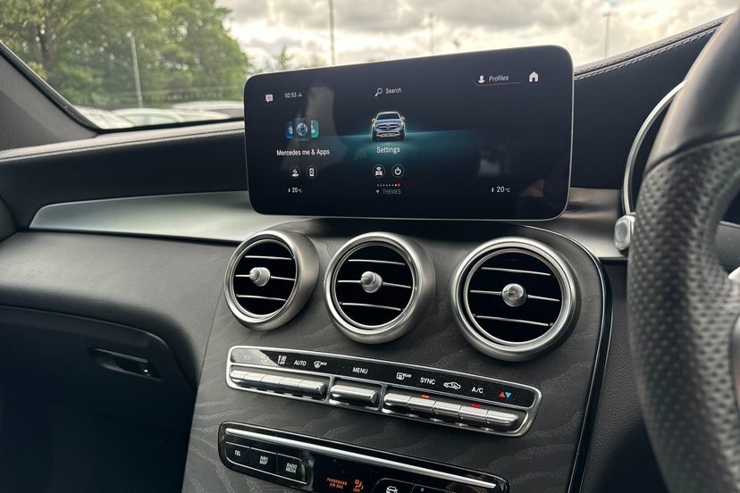 Mercedes-Benz GLC Class 220D 4Matic Sport 9G-tronic White #32