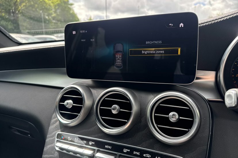 Mercedes-Benz GLC Class 220D 4Matic Sport 9G-tronic White #24