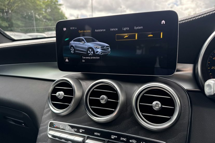 Mercedes-Benz GLC Class 220D 4Matic Sport 9G-tronic White #27