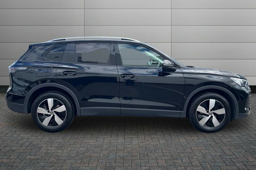 Volkswagen Tiguan 1.5 Etsi Mhev Match Suv Hybrid Dsg 150 AU26NVT Black #4