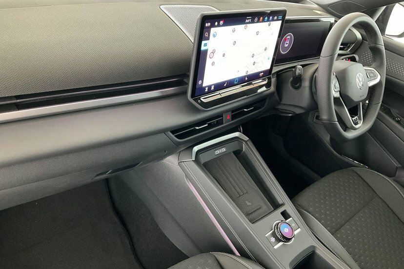 Volkswagen T-Roc 1.5 Etsi Mhev R-line Suv Hybrid Dsg 15 AO26ULP Black #2