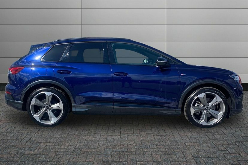 Audi Q4 E Tron 45 Black Edition Suv 82Kwh 286 Blue #4