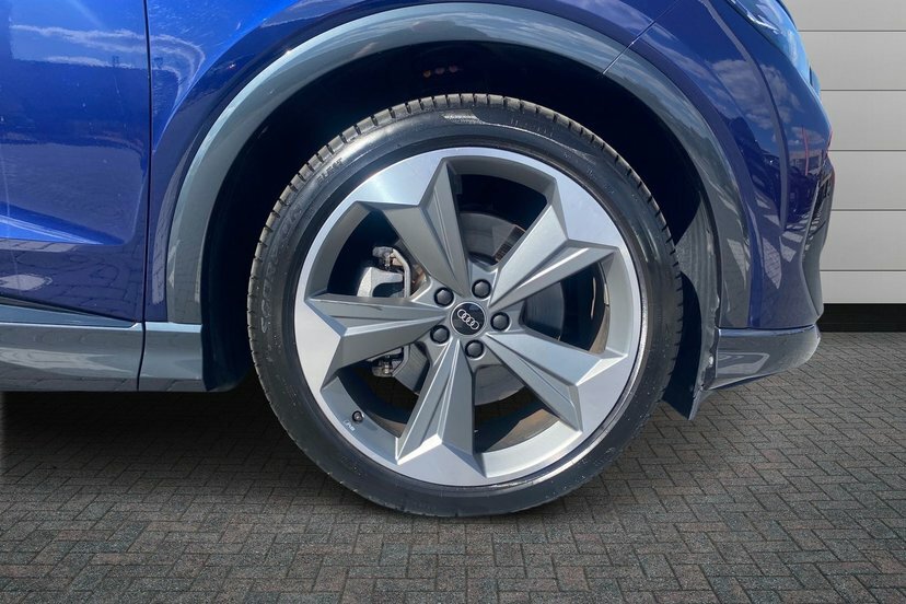 Audi Q4 E Tron 45 Black Edition Suv 82Kwh 286 Blue #5