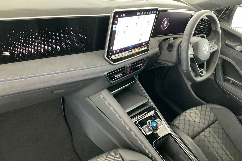 Volkswagen Tiguan 2.0 Tdi R-line Suv Dsg 150 Ps Silver #2