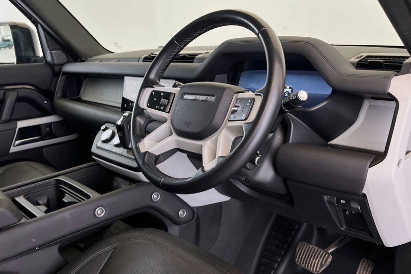 Land Rover Defender 110 3.0 D300 X-dynamic Hse 110 7 Seat 2023 Green #32