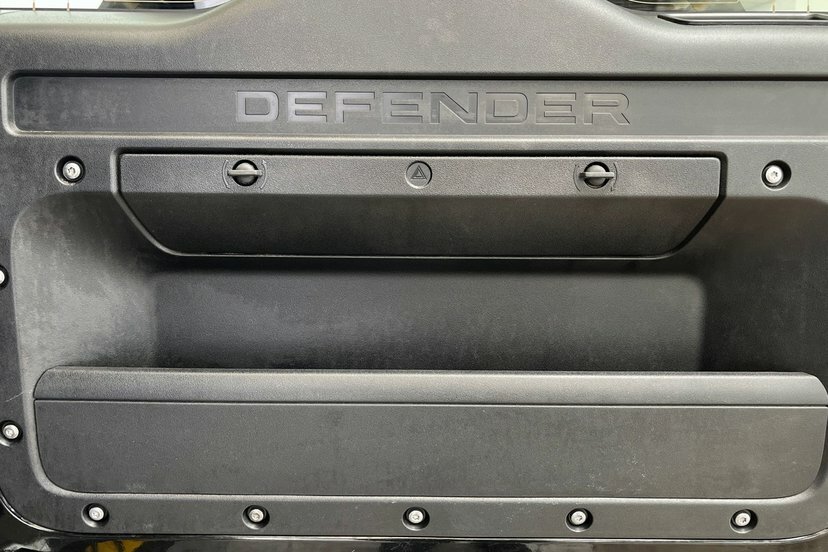Land Rover Defender 110 3.0 D300 X-dynamic Hse 110 7 Seat 2023 Green #26