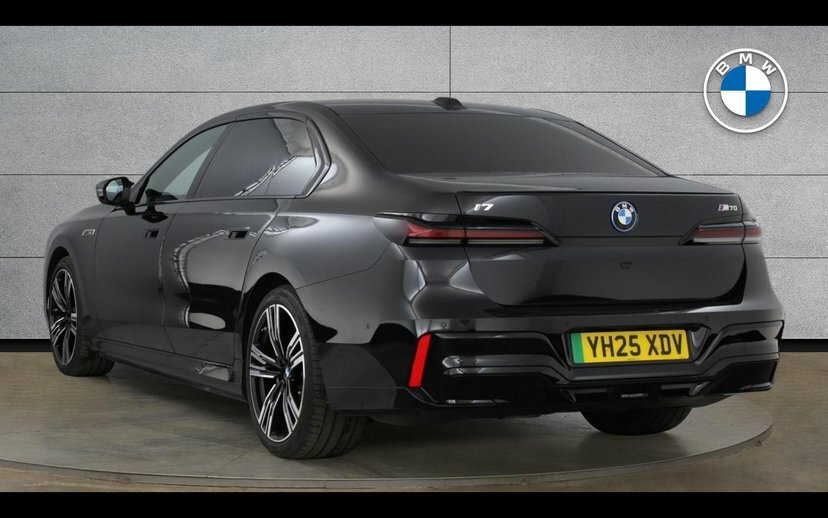 BMW i7 I7 M70 Xdrive Black #2