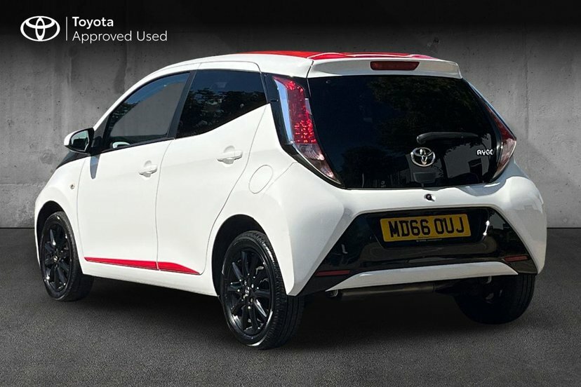 Toyota Aygo 1.0 Vvt-i X-press Hatchback 68 MD66OUJ White #4