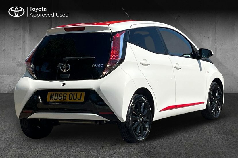 Toyota Aygo 1.0 Vvt-i X-press Hatchback 68 MD66OUJ White #2