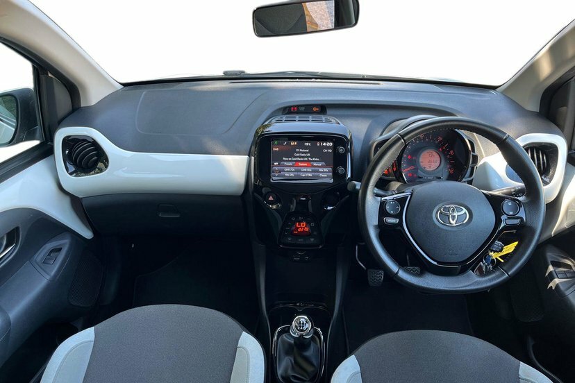 Toyota Aygo 1.0 Vvt-i X-press Hatchback 68 MD66OUJ White #5