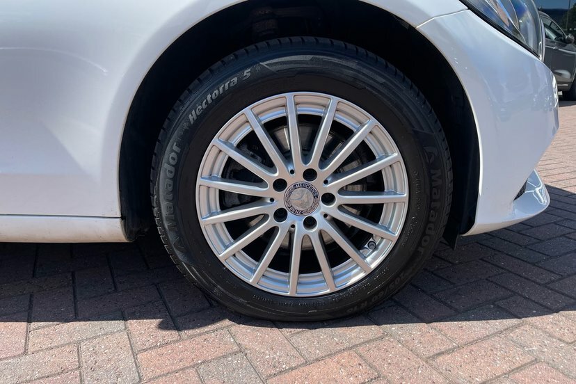 Mercedes-Benz C Class C220d Se Estate White #4