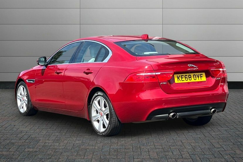 Jaguar XE 2.0I Gpf Portfolio Saloon 200 Ps Red #3