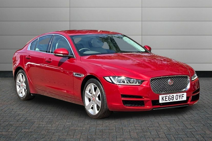 Jaguar XE 2.0I Gpf Portfolio Saloon 200 Ps Red