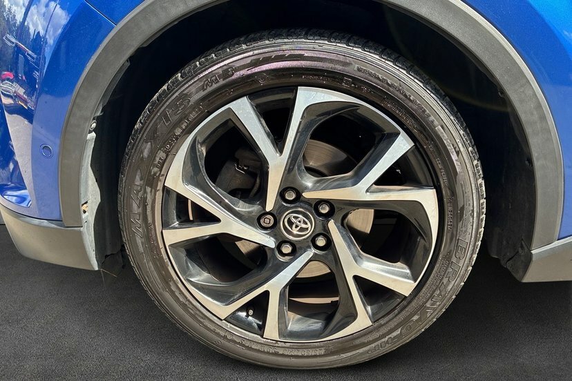 Toyota C-Hr C-hr Excel Hev Cvt Silver #18