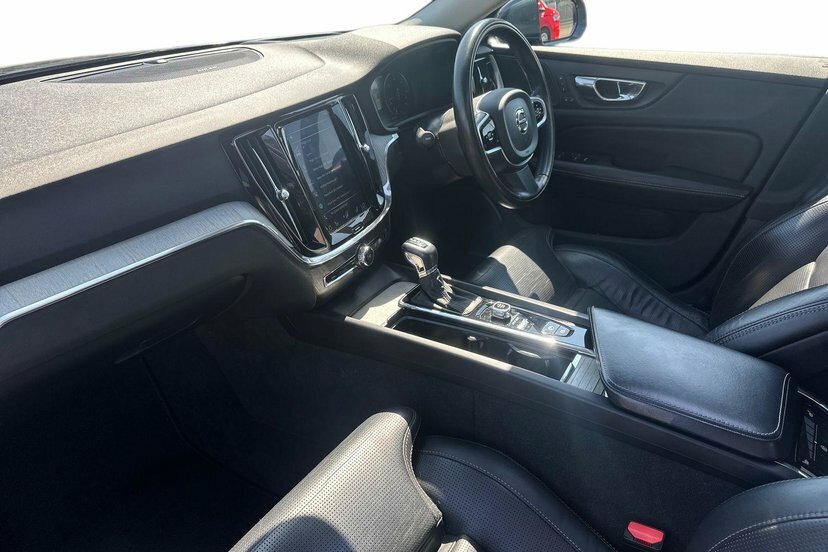 Volvo V60 2.0 D4 Inscription Pro Estate 190 Blue #2