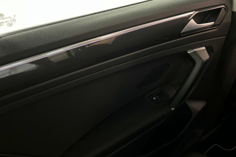 Volkswagen Tiguan 2L Se Navigation White #30