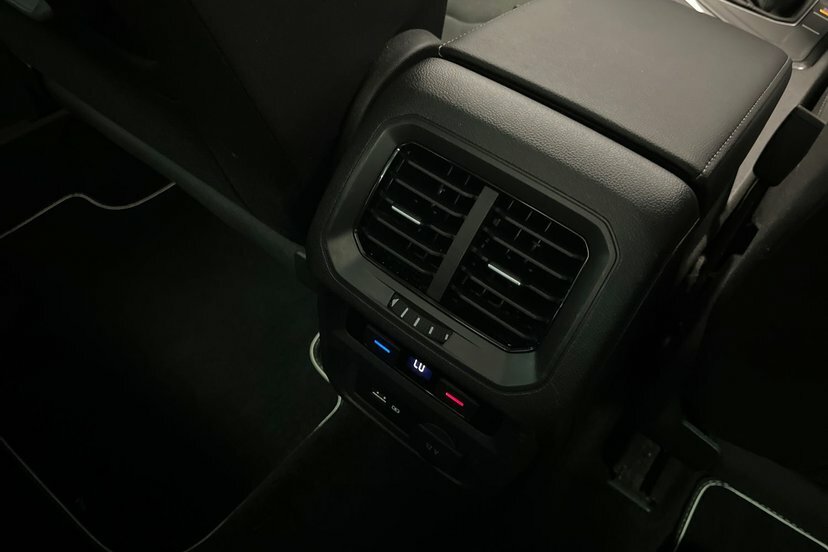 Volkswagen Tiguan 2L Se Navigation White #31