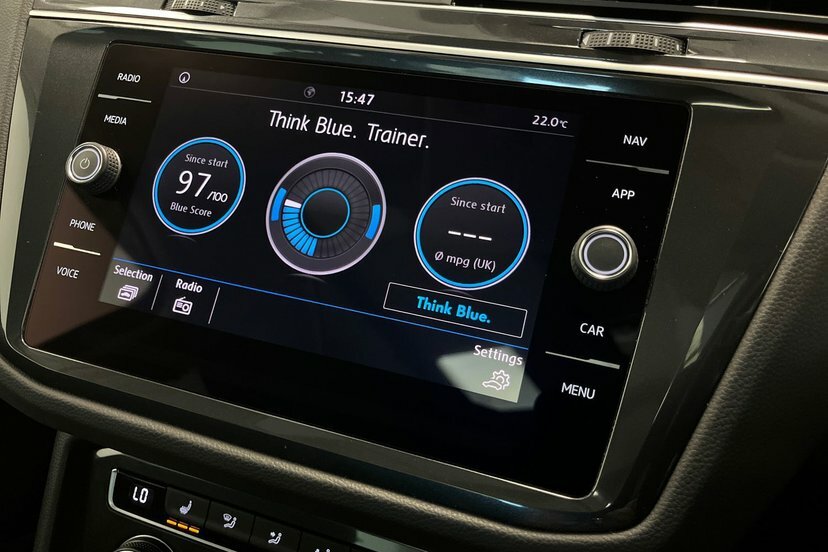 Volkswagen Tiguan 2L Se Navigation White #19