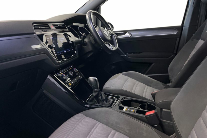 Volkswagen Touran 2.0 Tdi R-line Mpv Dsg 150 Ps Black #2